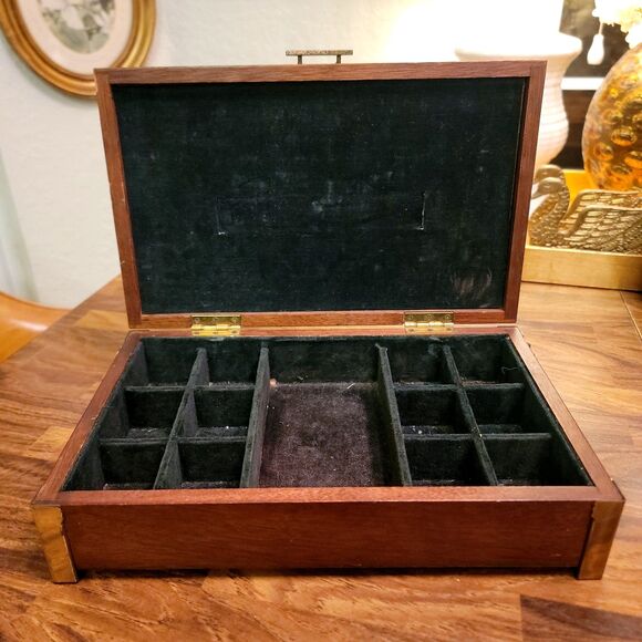 Vintage Wood and Brass Jewelry Box Stamped 1971 Royal London - Picture 7 of 11